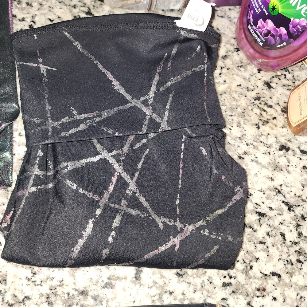 Zyia size 6-8 abstract leggings
